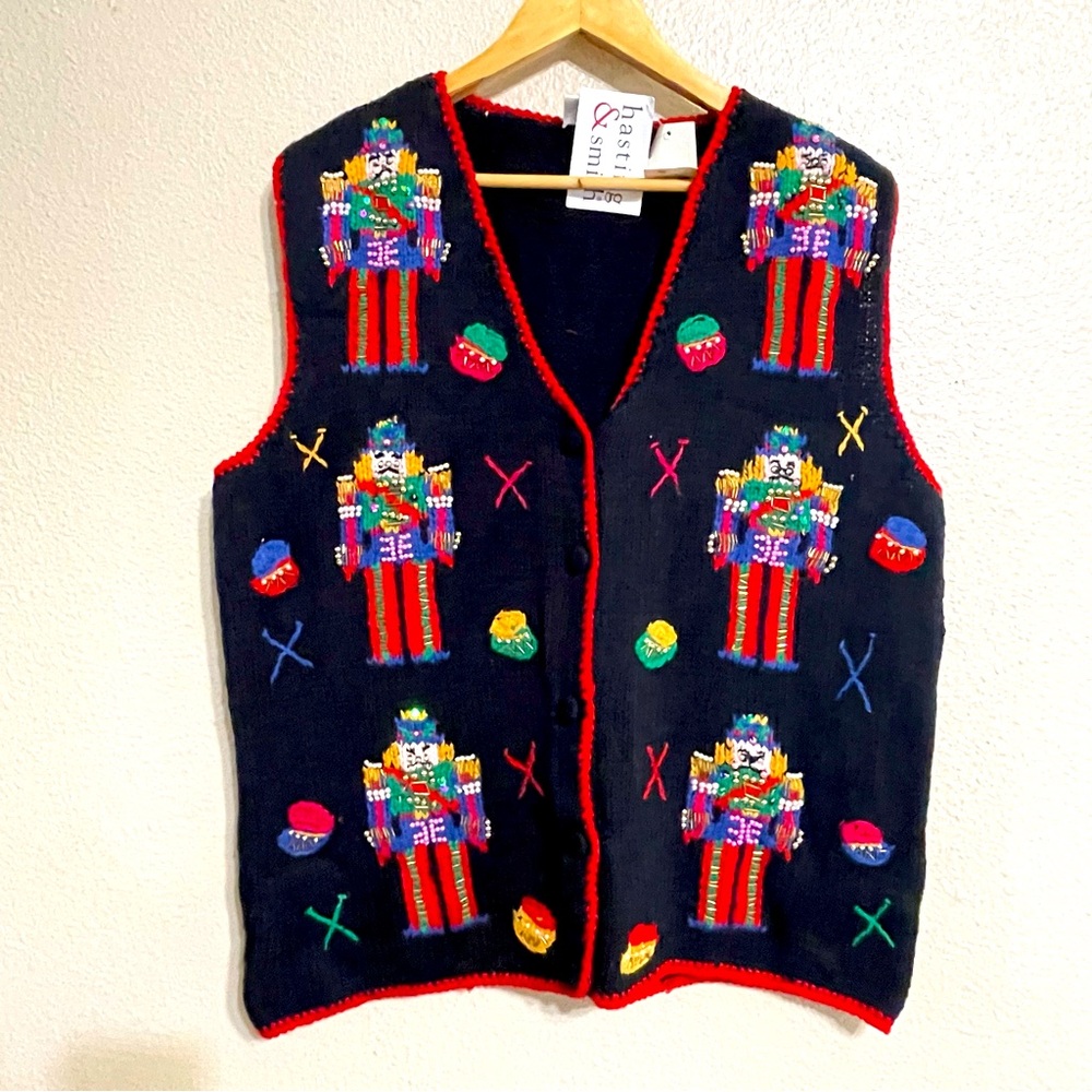 Hastings & Smith Christmas Vest Holiday Nutcracker Black‎ Embroidered